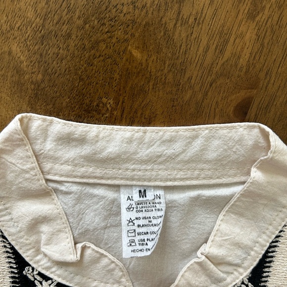 Men's Cream and Black Guayabera Shirt Size M - Picture 7 of 12